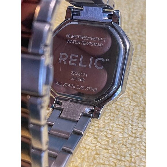 Relic Analog Wristwatch All Stainless Steel Gold Tone (needs Battery) - Picture 7 of 9